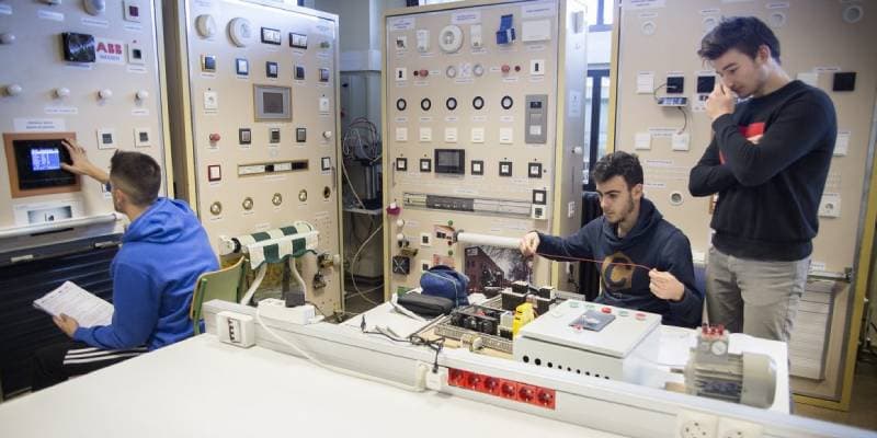Técnico Superior en Sistemas Electrotécnicos y Automatizados foto 4