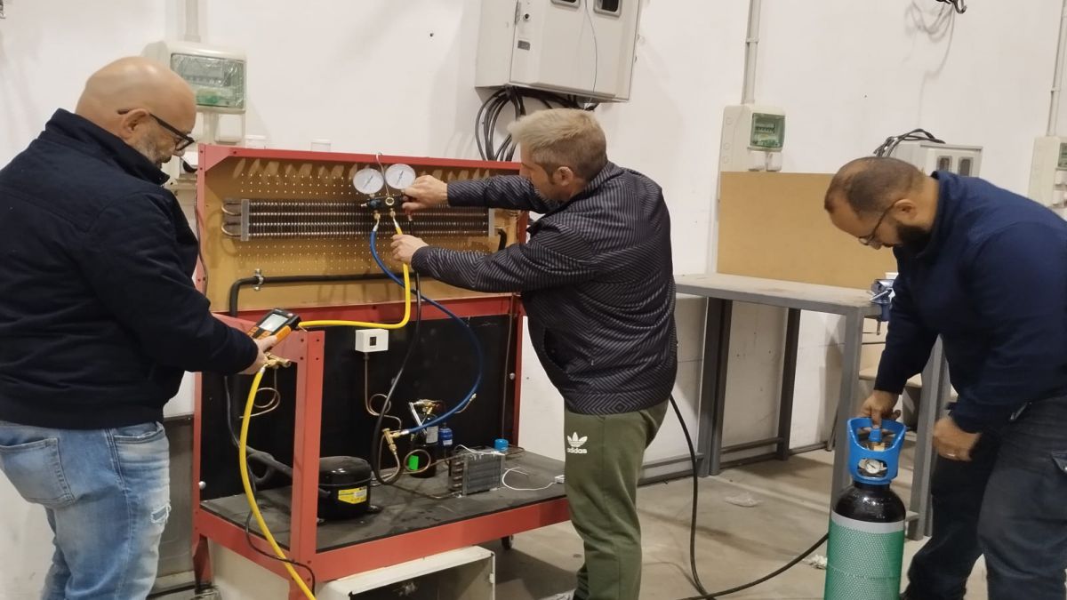 CURSO DE TECNICO EN INSTALACIONES DE PRODUCCION DE CALOR MAS INSTALADOR MANTENEDOR AUTORIZADO