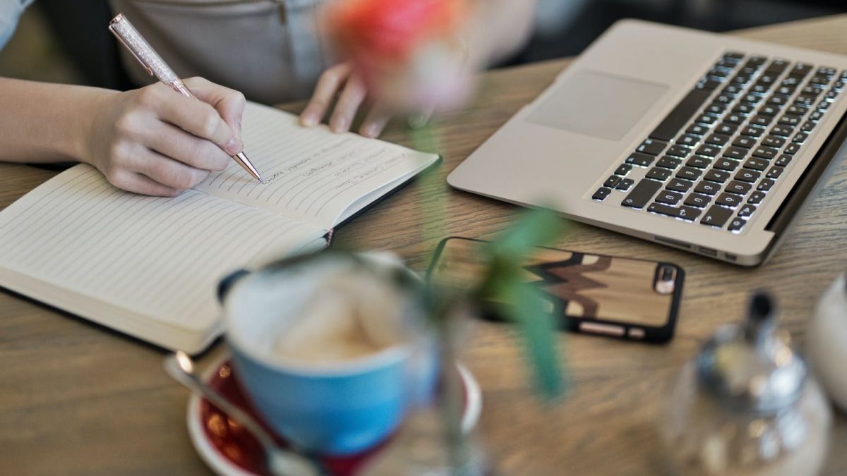 EXPERTO UNIVERSITARIO EN ESCRITURA, ESTILO Y CREATIVIDAD