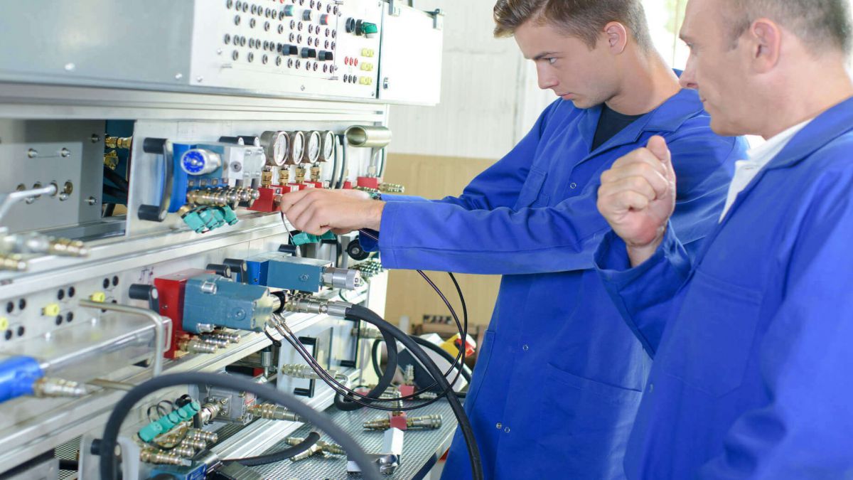 CURSO DE TECNICO EN ELECTROMECANICA DE VEHICULOS - TITULO DE GRADO MEDIO