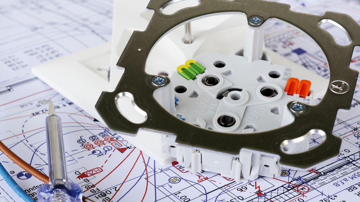 CURSO DE TECNICO EN ELECTROMECANICA DE VEHICULOS - TITULO DE GRADO MEDIO