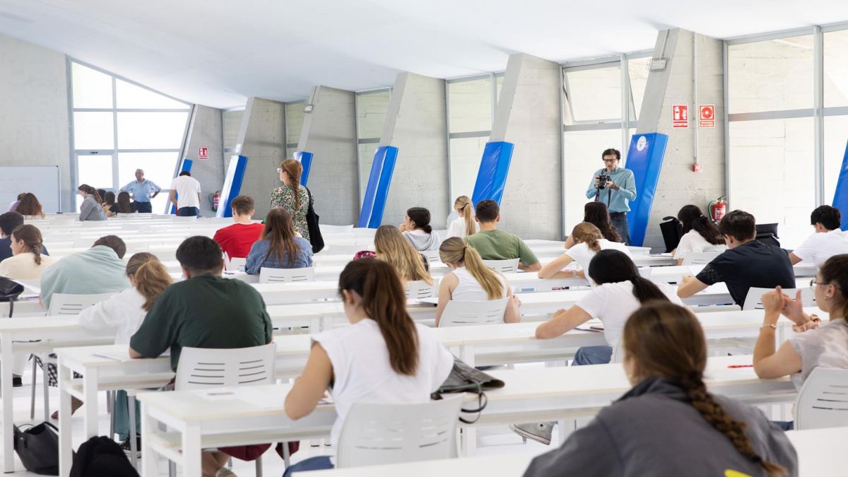 PRUEBAS DE ACCESO A LA UNIVERSIDAD PARA MAYORES DE 25 ANOS