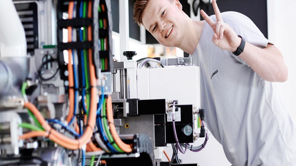 CURSO TECNICO DE INSTALACIONES Y MANTENIMIENTO ELECTROMECANICO DE MAQUINARIA Y CONDUCCION DE LINEAS